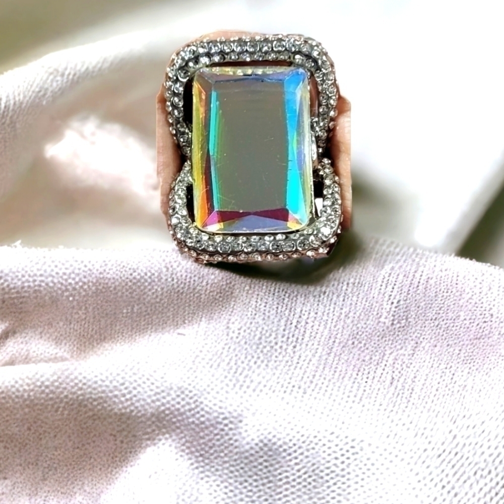 Exquisite Oversized Diamond Ring - A Dazzling Statement of Luxury